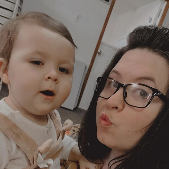 Meet your Posher, Amanda - Picture 3 of 4